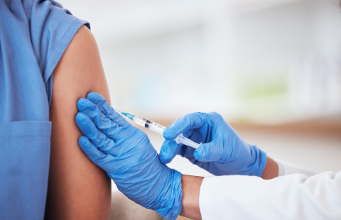 rokotteen antaminen