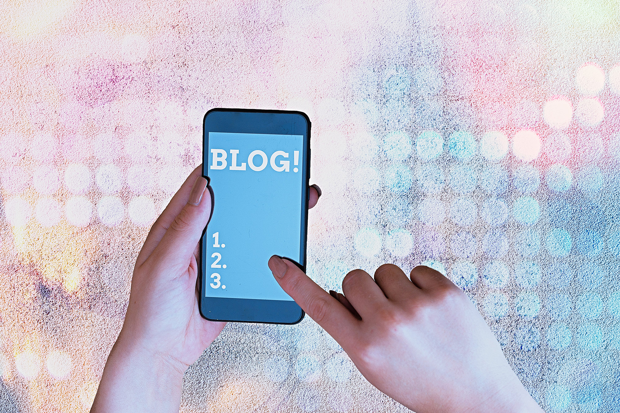 Kännykkä kädessä