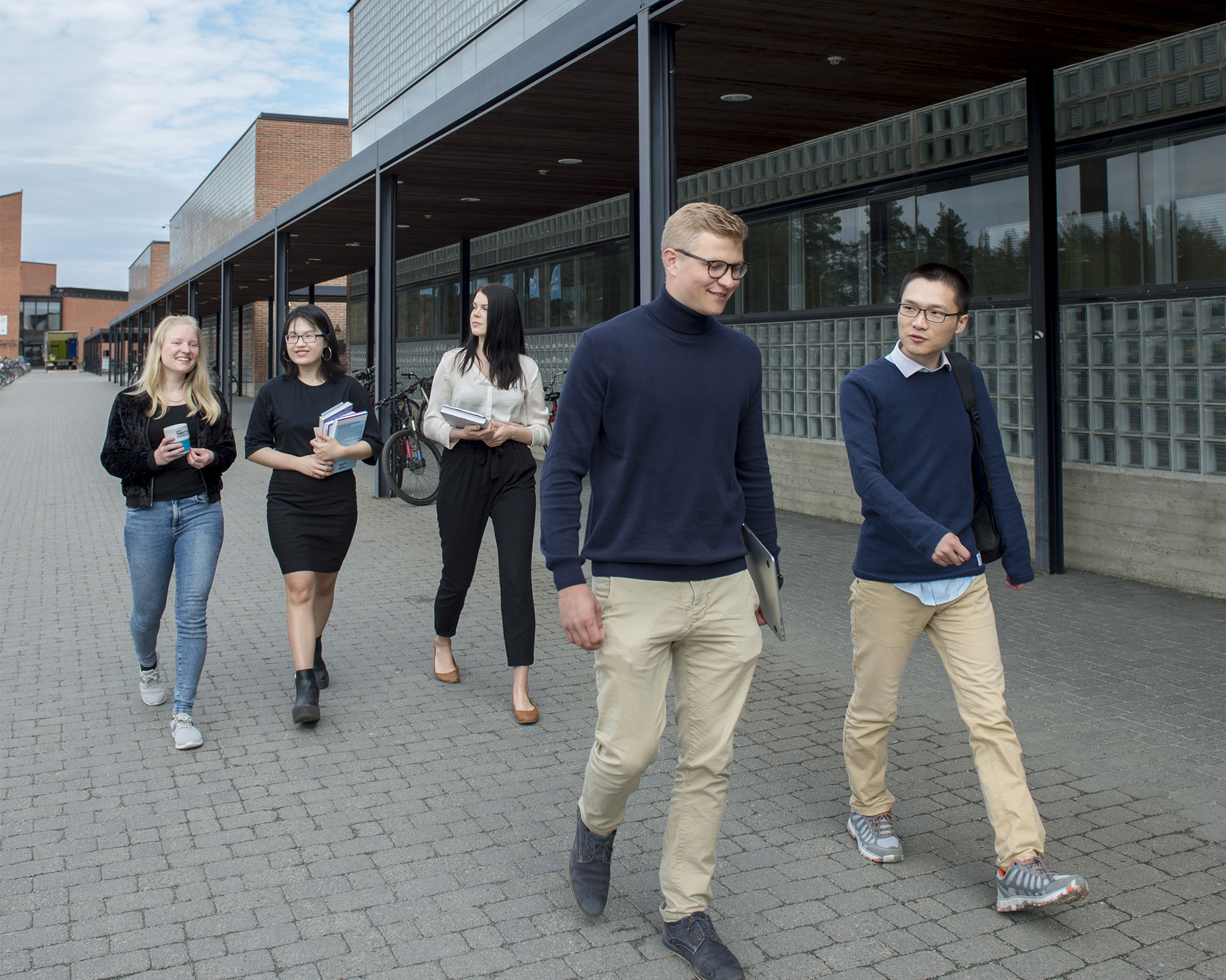 Kauppatieteiden opiskelijoita.