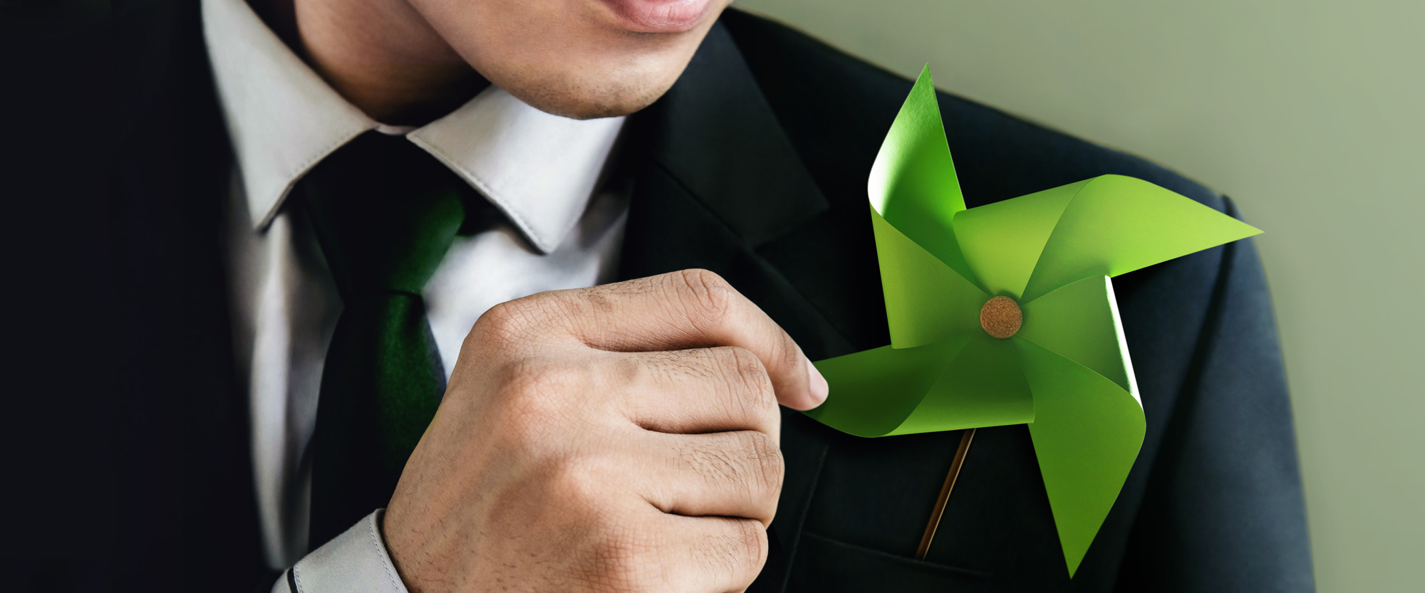 Mies ja vihreä hyrrä.