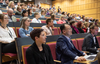 Yleisöä Kuopio Alzheimer Symposiumissa