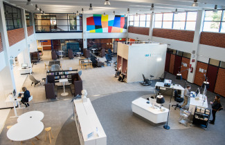 Yleiskuva UEFin Kuopion kampuksen kirjastosta.