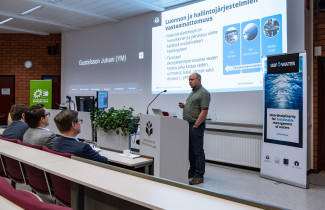 Seminaariin osallistui viitisenkymmentä ihmistä paikan päällä Kuopion kampuksella ja etäyhteydellä.