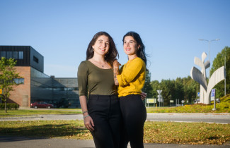 UEF-lähettiläät yhteiskuvassa.