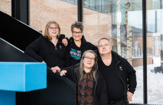 Urapalveluiden henkilöstöä: Kirsi Vallius-Leinonen, Hanna Reinikainen, Outi Suorsa ja Janne Saarela.