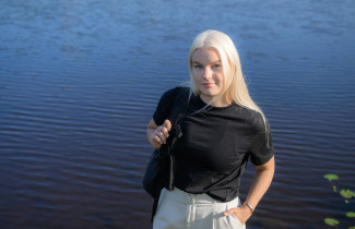 UEF-lähettiläs Saana Mäkitalo Savilahden rannassa