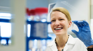 Woman working in a laboratory.