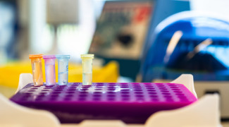 Itä-Suomen Genomikeskuksen laitteita.