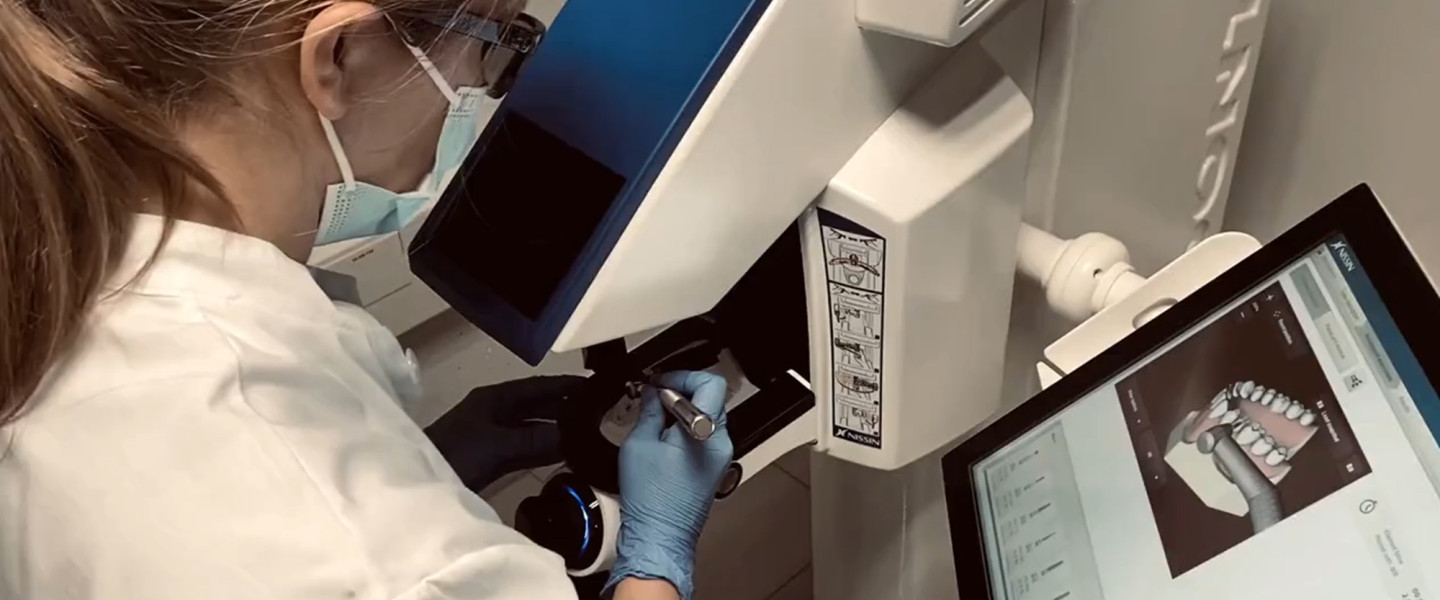 Student using Simodoint Dental Trainer
