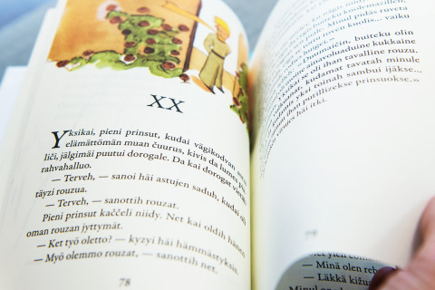Photo of a childern&#039;s book written in the Karelian language.