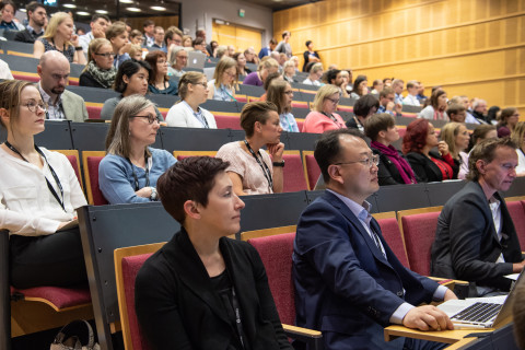 Yleisöä Kuopio Alzheimer Symposiumissa