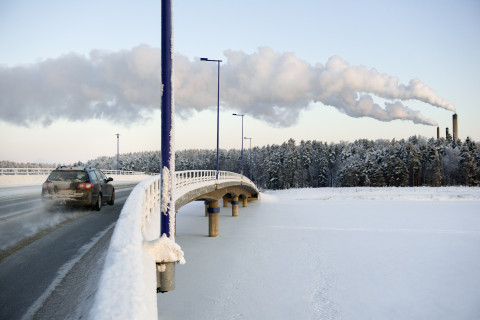 Liikenteen ja lämpövoimalan kaasupäästöt pakkaspäivänä