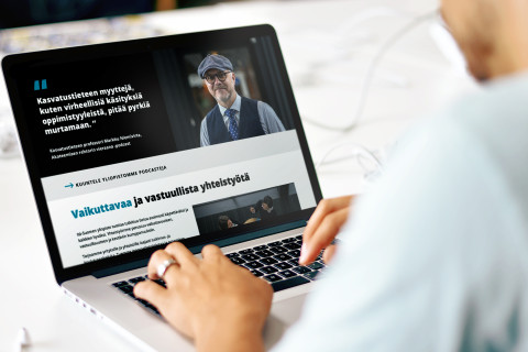 Tietokoneen näytöllä uudet verkkosivut.