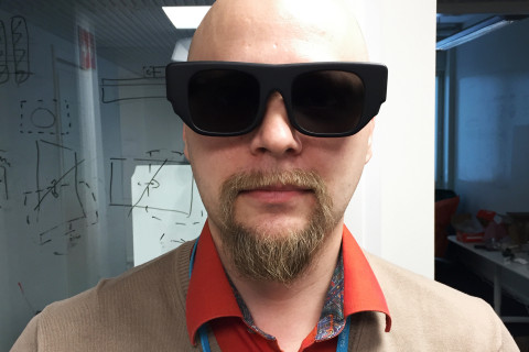 Älylasit henkilön silmillä