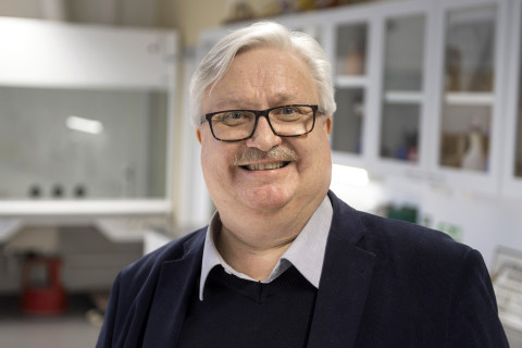 Professori Antti Juvonen.
