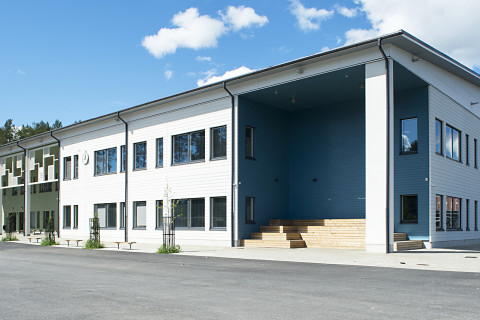 Rantakylän koulurakennus.