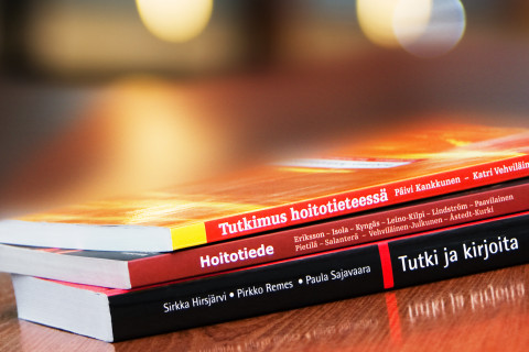 Hoitotieteen kirjoja.