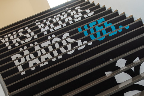 Carelia-talon portaiden teksti.