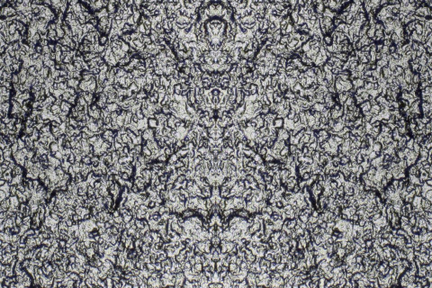 Kuvassa tummaa pinnoitemateriaalia