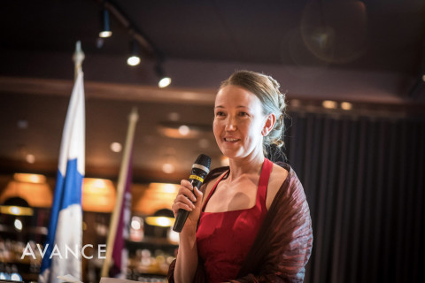 Sari Kaartoaho kiittää vuoden opiskelijan palkinnosta