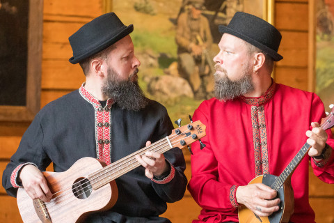 Loimolan Voima esittää musiikkia.