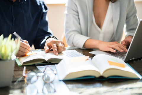 Tiimi työskentelyä.