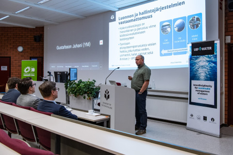 Seminaariin osallistui viitisenkymmentä ihmistä paikan päällä Kuopion kampuksella ja etäyhteydellä.