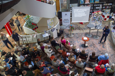 Tieteen päivien yleisöä Carelicum-keskuksessa Joensuussa 2019.