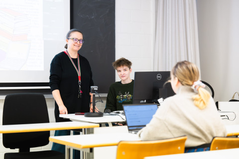 Karjalan kielen opiskelua Joensuun kampuksella.