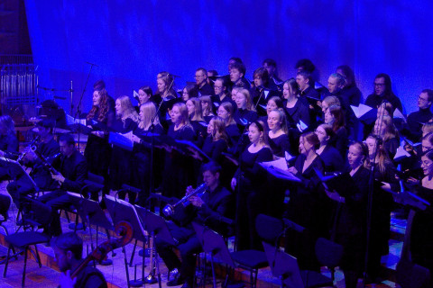 UEF Kuopion ylioppilaskuoro ja Kuopion kaupunginorkesteri esittävät joulutervehdyksen 2023.