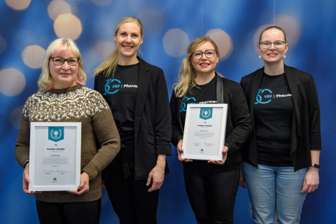 Kuopion kampuksella Vuoden viestijä -palkinnon saivat sosiaali- ja terveysjohtamisen laitoksen laitosjohtaja Elsa Paronen sekä farmasian laitoksen 50-vuotisjuhlavuoden verkkoviestintää toteuttaneet proviisori Hanna Kauppinen, yliopistonlehtori Piia Siitonen ja yliopistotutkija Emma Aarnio.