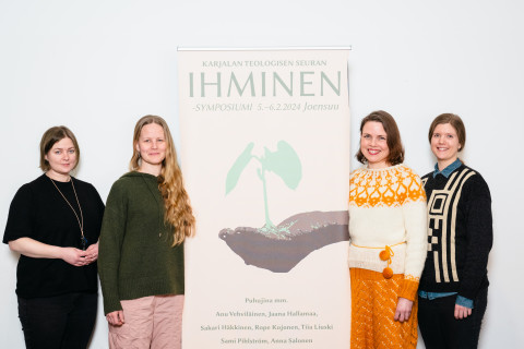 Noora Palmi, Heta Hurskainen, Lotta Valve ja Annika Juurikka.