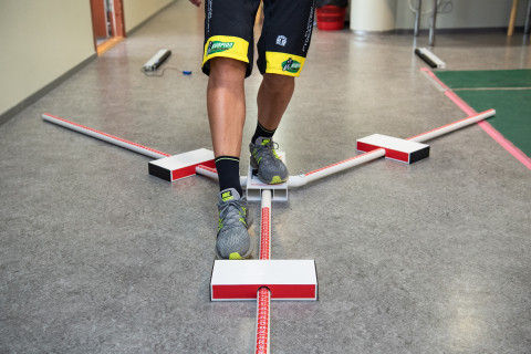 Tasapainon tastausta Y-Balance-testillä.