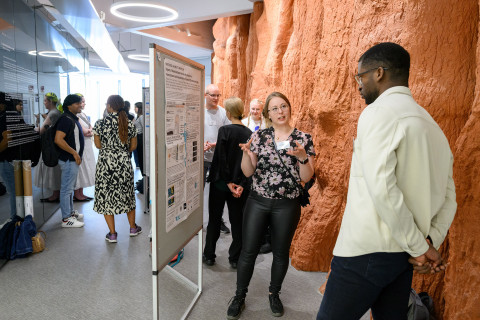 Sohvi Ohtosen posteriesitys terveystieteiden tiedekunnan tohtoriohjelmien symposiumissa 2024.