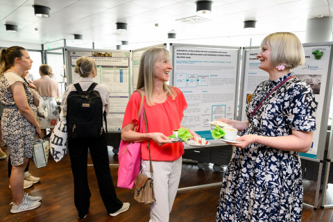 Leila Karhunen ja Amma Antikainen.