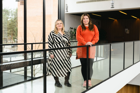 Senni Pykäläinen ja Virpi Moilanen.