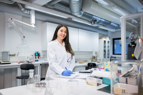 Simona Jankova in the in the laboratory.