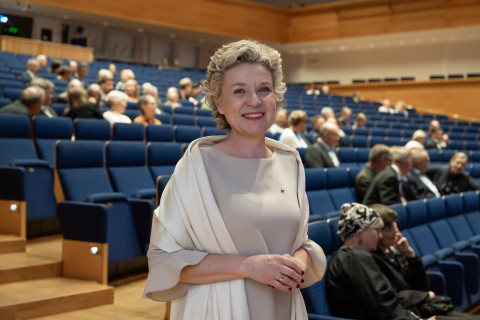 Kunniatohtori Sirpa Kähkönen Kuopion promootiossa 2025.