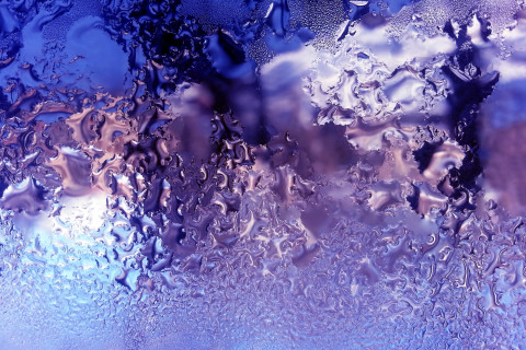 Freezing water on glass. Photo: Mostphotos.