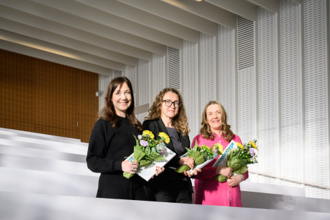 Väitöskirjatutkijan palkinnot myönnettiin Fiia Söderholmille ja Milla Rosenlundille. Professori Anne-Mari Soutolle myönnettiin väitöskirjaohjaajan palkinto.