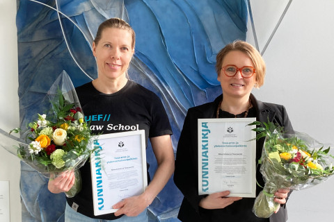 Niina Gråsten ja Tiina Juurela palkittiin yliopiston tasa-arvopäivän juhlassa 16.3.2026.