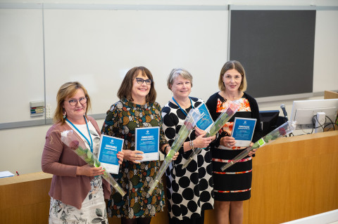 Kuvassa vuoden opetustekopalkinnon saajat 2019.