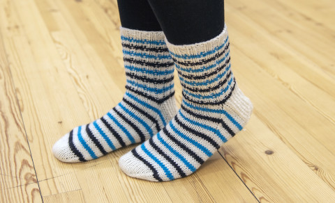 Raidalliset villasukat.