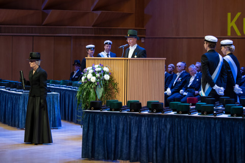 Kunniatohtori Kim L.R. Brouwer.