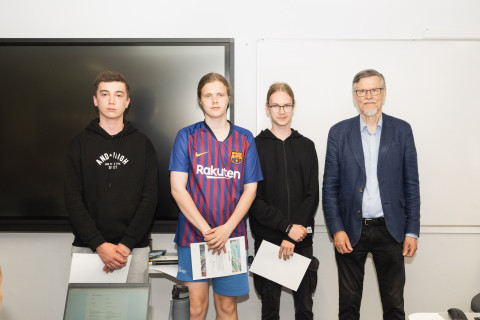 Työryhmä: Vasemmalta Enes Krasniqi, Anttu Eskelinen ja Otso Nevalainen, , 100 € - yh.pdf – tiedosto- otsikolla Itä-Suomi/Pohjois-Karjala tulevaisuus.