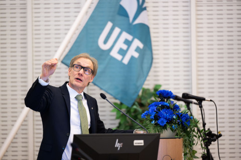 Tutkimusvararehtori Jussi Pihlajamäki valotti puheessaan tutkimuksen vaikuttavuuden moninaisuutta.