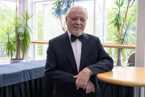 Emeritusprofessori, kunniatohtori Jaakko Tuomilehto Kuopion promootiossa 2025.