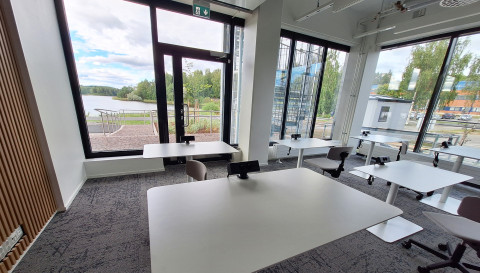 Kuopion Masto-opiskelijatalon työtilasta on avarat näköalat Savilahdelle.