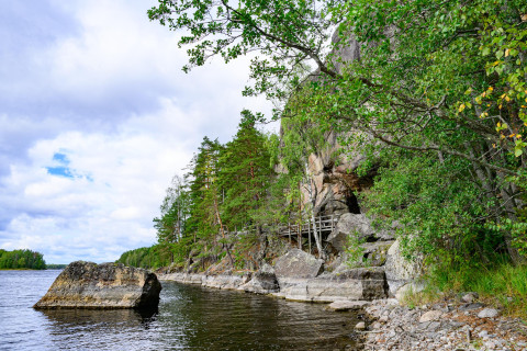 Astuvansalmi rocks and Yövesi shore.