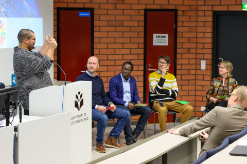 Project Coordinator Sami Tanskanen moderated the panel discussion at the Global Development Day 2025.